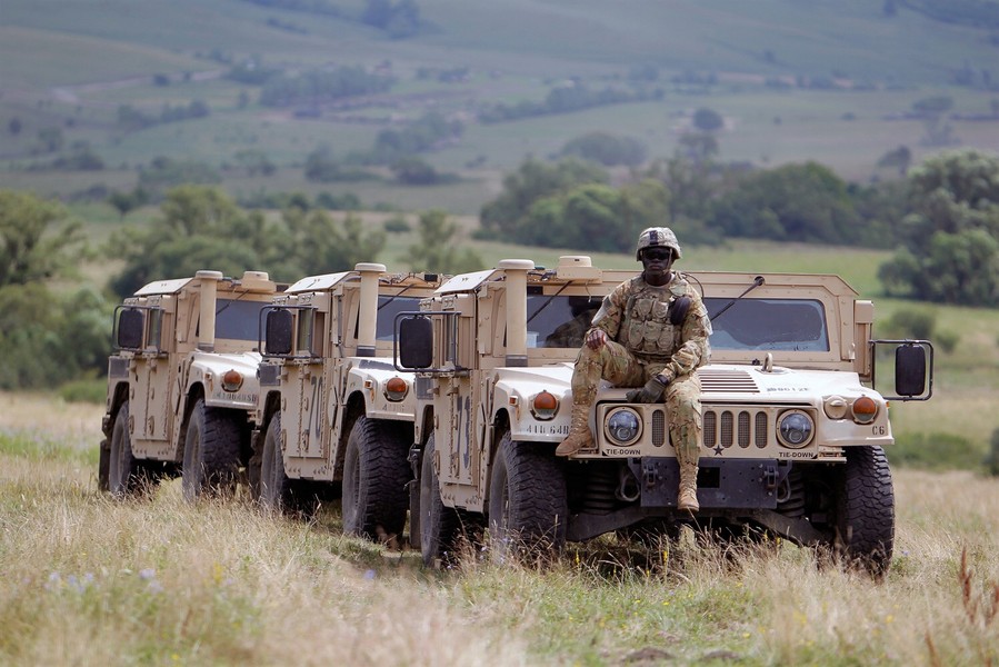 NATO tập trận bắn đạn thật quy mô lớn ở Romania